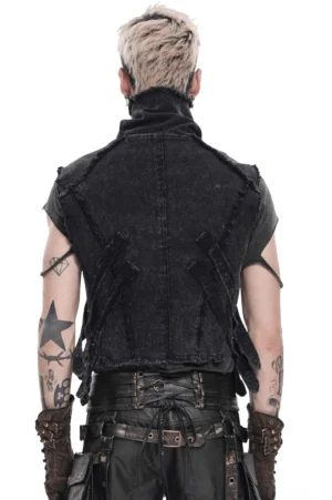 Rückansicht schwarze Gothic Weste mit seitlichen Strap-Cutouts, ausgefranzter hinterer Trimmung, hochem Stehkragen und Metallhardware-Details