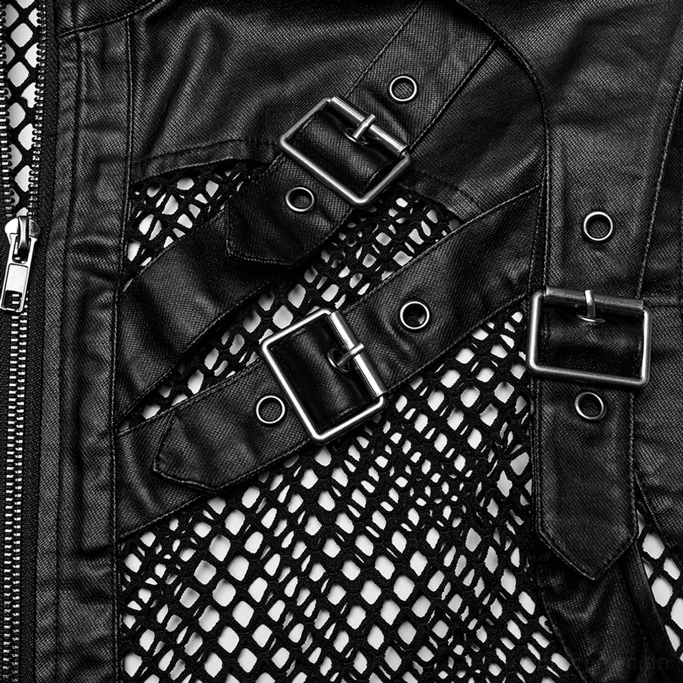 Nahaufnahme Schulter-Schnallengurt schwarzer Gothic-Lederweste mit verstellbarem Metallzubehör und Mesh-Rückenuntergrund