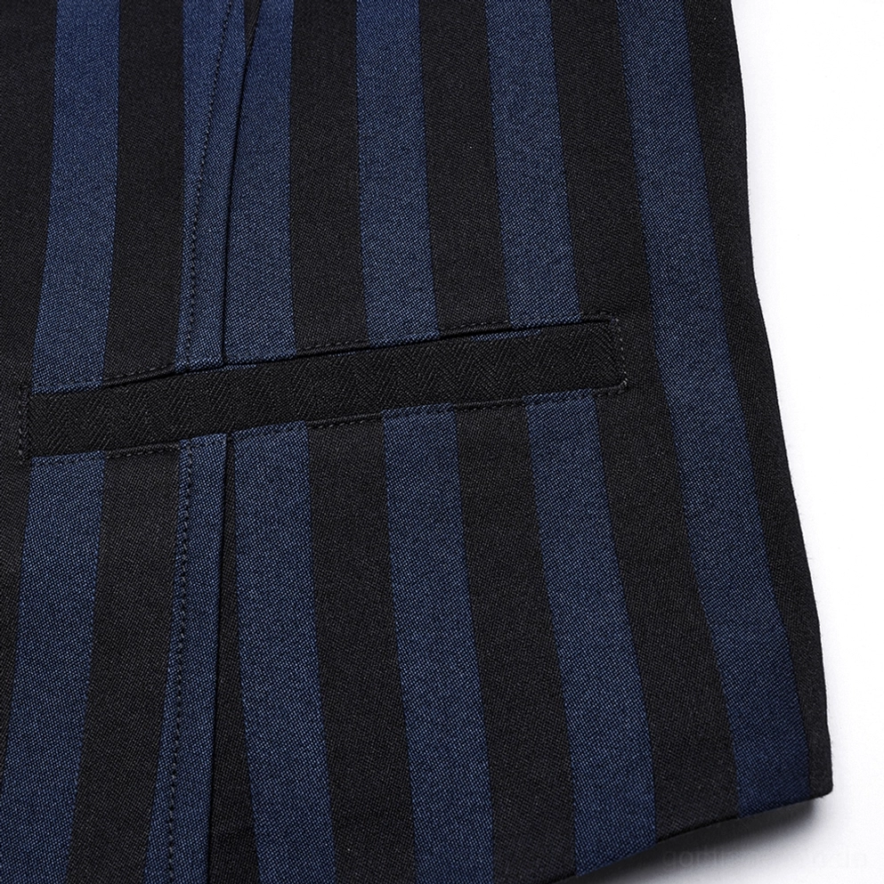 Detailaufnahme der Welted Pocket auf schwarzer Marine-striped gothic Weste – zeigt Taschendesign und Nahtqualität
