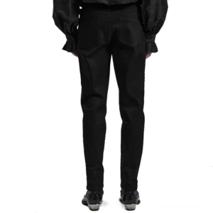 Rückansicht schwarzer gothischer Nieten-Röhrenhose mit Rückentaschen und Taillendekoration-Riemen