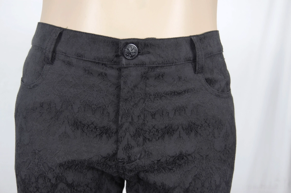 Detail Nahaufnahme schwarze gotische Röhrenhose Taillenbereich, zeigt Knopf Verschluss Gürtelschlaufen und Jacquard-Webstruktur, Herrenhohe Alternative Fashion Detail