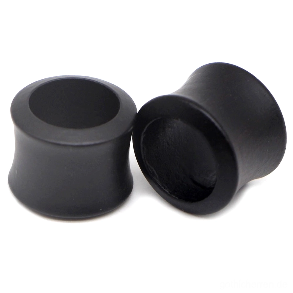 Schwarze Holz-Ohrtunnel mit hohlem Design und Sanduhr-Silhouette, Gothic-Plugs frontale Ansicht mit matter Oberflächenfinish