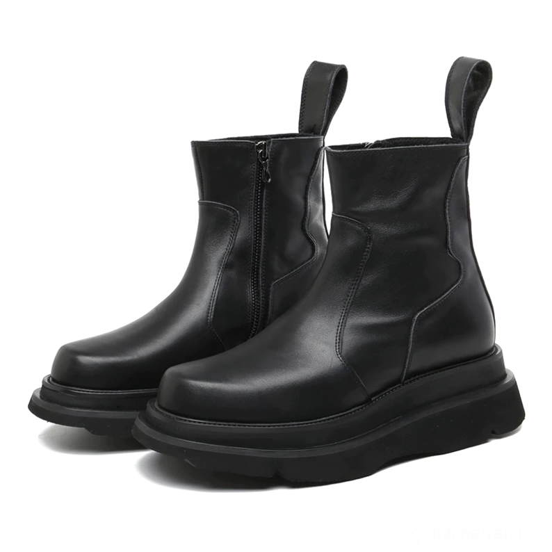 Schwarze Leder-Chelsea-Stiefel mit massivem Plateau-Absatz in Dreiviertel-Vorderansicht, zeigt seitlichen Reißverschluss und dicke Sohle, quadratische Zehenkappe, Gothic Punk Style