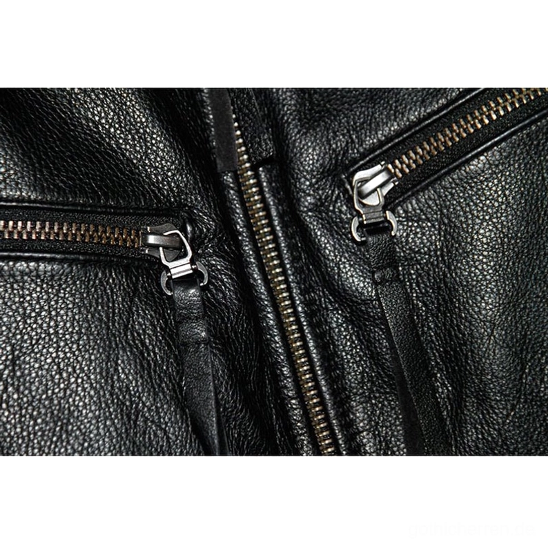 Flachaufnahme schwarze echte Lederjacke Gothic-Motorradjacke mit authentischer Handwerkskunst und Silhouette