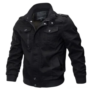Schwarze Gothic Military Baumwoll-Jacke mit durchgehendem Reißverschluss, doppelten Brusttaschen mit Pattenverschluss, Schulterepauletten und dunklem Gothic-Stil