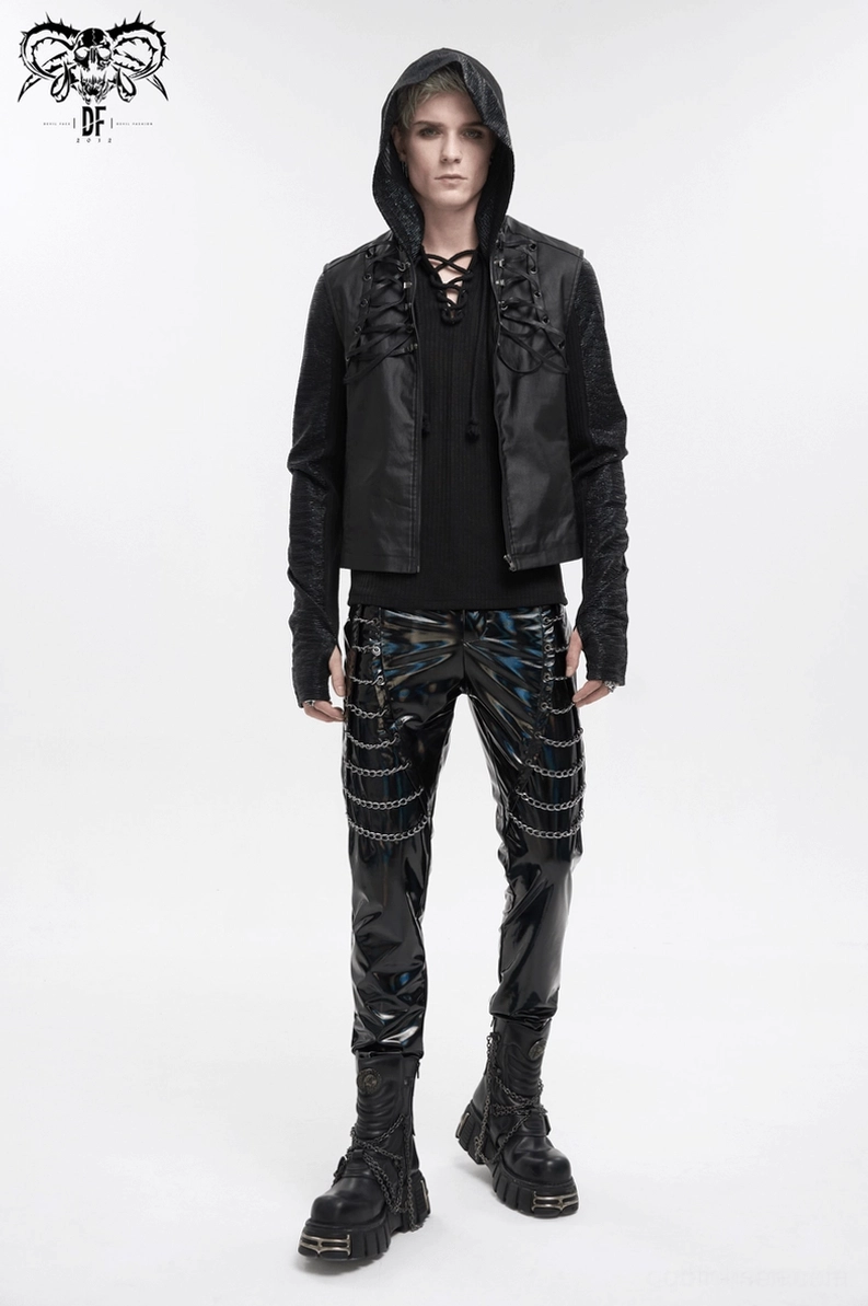 Schwarze Patent-Lederhose Gothic-Ketten Punk-Trousers Alternative Winkelansicht – Slim-Fit Design mit Kettenakzenten