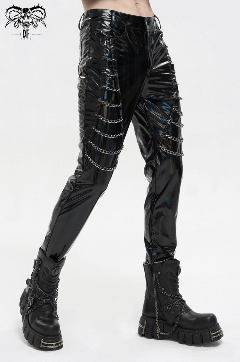 Schwarze Gothic-Patent-Lederhose Drei-Viertel-Ansicht – Punk Slim-Fit Trousers mit Kettendetails und Hardware-Akzenten