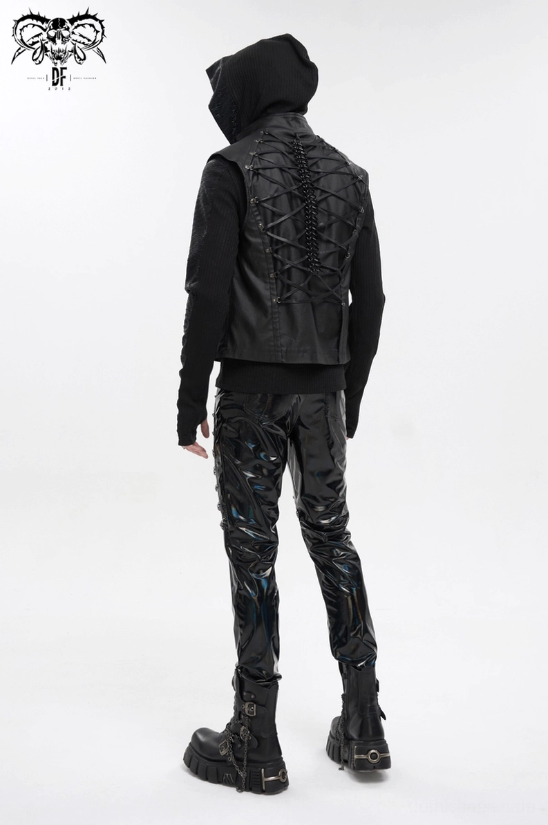 Schwarze irideszente Patent-Lederhose Gothic Detail-Aufnahme – Punk-Trousers Kettenplatzierung und Verarbeitungs-Konstruktion