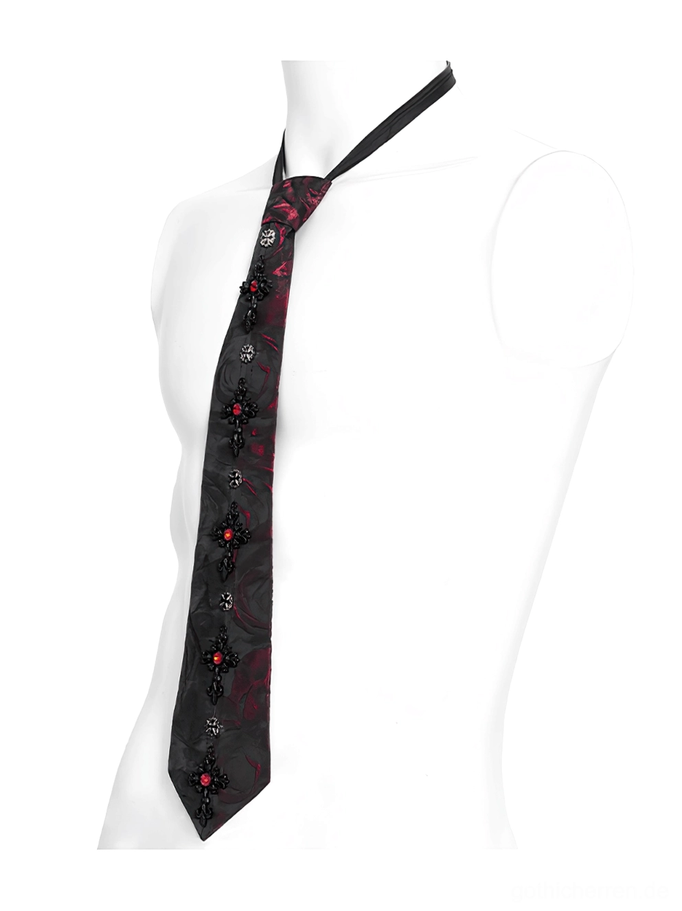 Rote-schwarze florale Gothic Krawatte gebunden auf Schneiderpuppe-Torso, zeigt Metall-Kristall-Ornamente und Kreuzdetails, Frontansicht zum Aufhängen