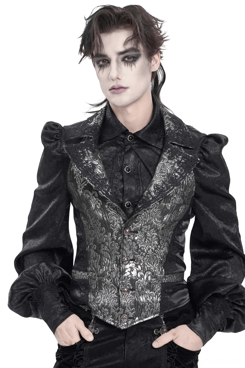 Schwarze silberne Jacquard-Gothic-Anzugweste mit Spitzenkragen vorne an männlichem Model mit Puffärmeln - volle Körperansicht