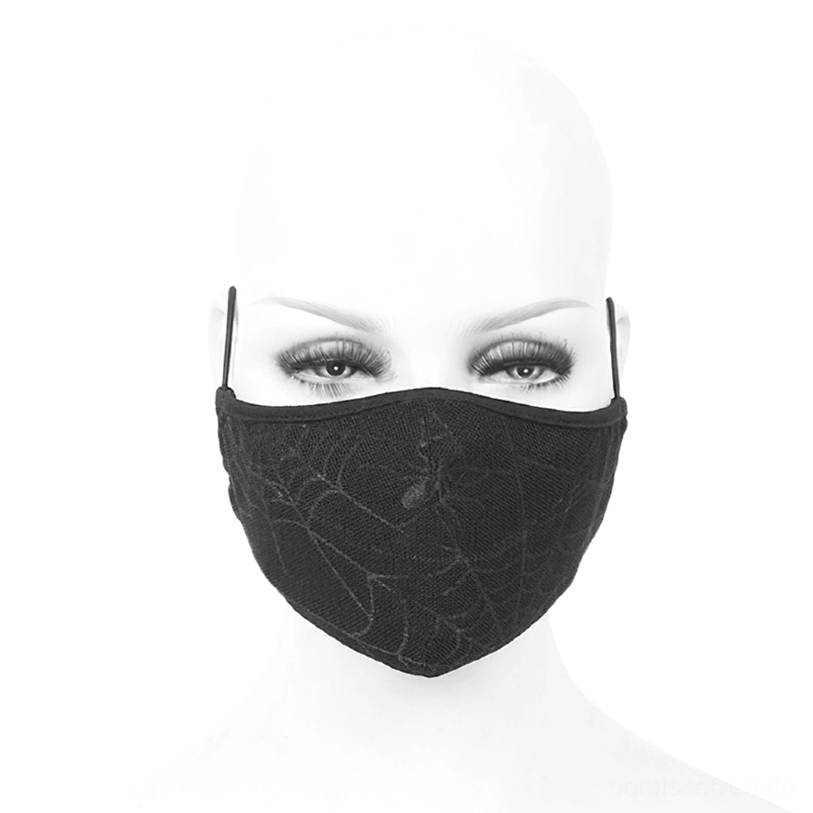 Schwarze Spinnennetz-Gothic-Maske auf Schaufensterkopf, verstellbare Ohrschlaufen deutlich sichtbar, Frontalansicht zeigt Designdetails und Muster