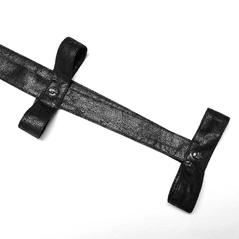 Nahaufnahme des schwarzen Crackle-Gummi Arm-Strap-Zubehörs mit Metall-Schnallen-Verschlüssen für den Gothic Longline Mantel
