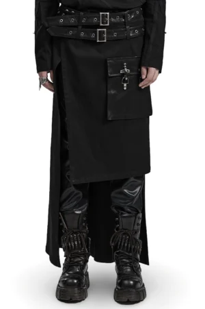 Schwarzer Gothic asymmetrischer Herrenrock Vorderansicht mit doppelten Ledergürteln, Cargo-Tasche und Industrial-Hardware auf Modell – Alternative Fashion Punk-Gothic Style