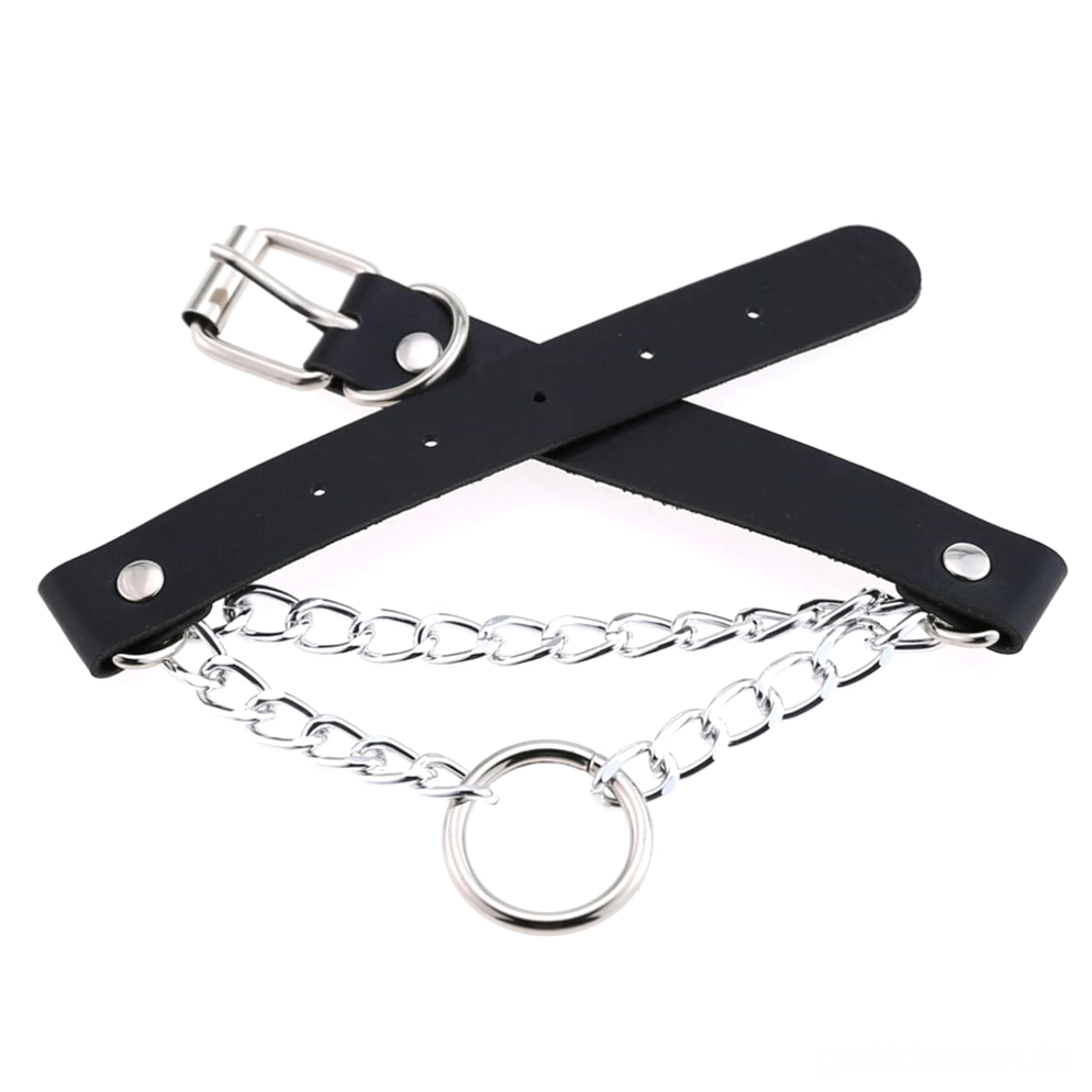 Schwarzer PU-Leder Gothic Choker mit dekorativer Kette und O-Ring Pendant, Punk-Stil Halsschmuck gekreuzte Flachaufnahme Präsentation alternative fashion