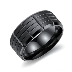 Schwarzer Gothic Gitterring aus Edelstahl mit feiner eingravierter geometrischer Gittermuster-Struktur – Industrial Metal Band Design für Alternative Fashion