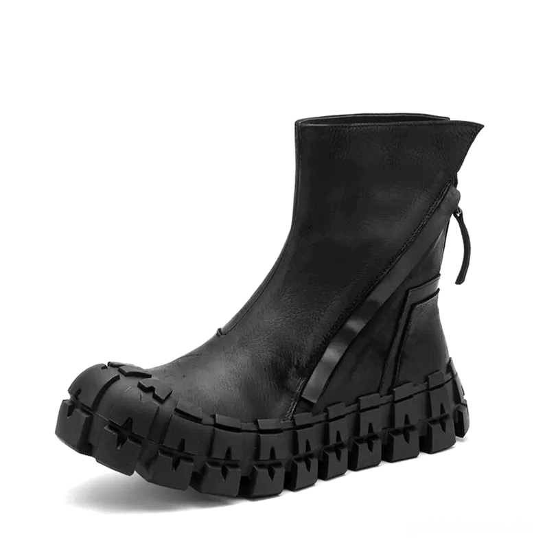 Einzelner schwarzer Gothic-Knöchel-Stiefel mit Reißverschluss-Zuglaschen und klobigem industriellem Profil in Seitenansicht