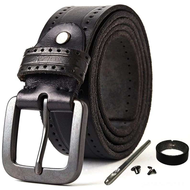Schwarzer Vintage-Rock-Style Echtledergürtel Frontansicht drei-viertel mit matter metallischer quadratischer Schnalle und Befestigungshardware-Details