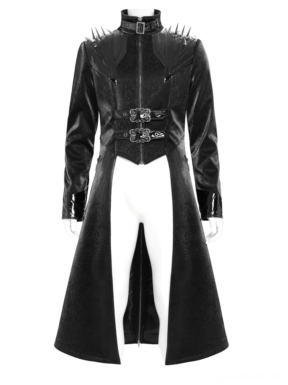 Schwarzer Gothic-Herrenmantel dynamische Seitenansicht in verschneiter Außen-Winterszene, Alternative Fashion in der Natur