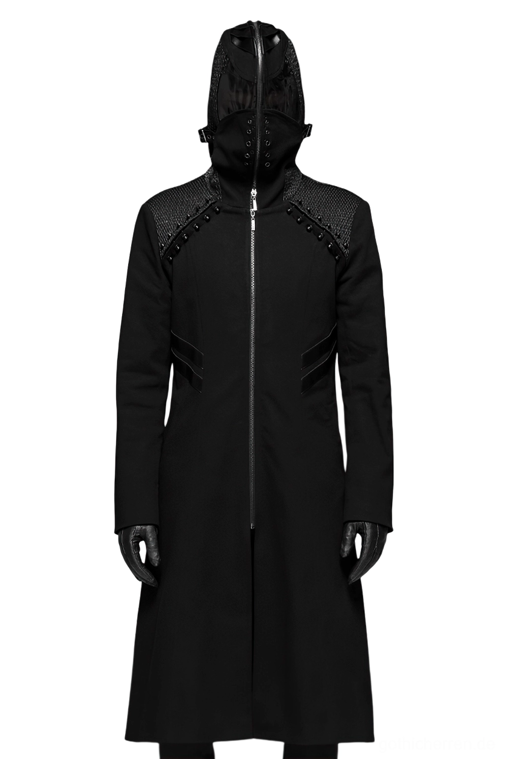 Schwarzer Gothic-Mantel Frontansicht mit maskenstil-Kapuze, durchsichtigen Maskenelementen und Leder-Studierten Schulterakzenten auf weißem Hintergrund