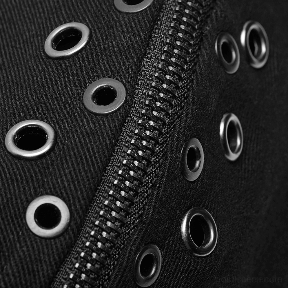 Schwarzer Gothic-Mantel Reißverschluss-Hardware-Nahaufnahme zeigt Doppelkopf-Reißverschluss, Leder-Akzent-Konstruktion und Metalldetail-Verarbeitung im Nahbereich