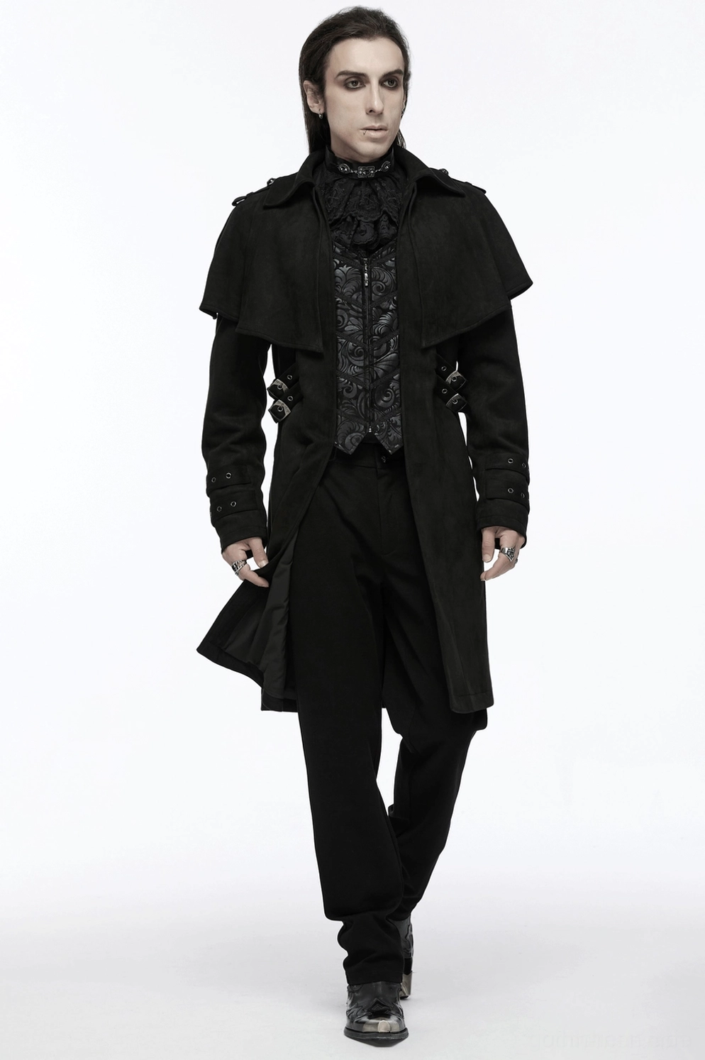 Schwarzer Suede-Gothic-Mantel Ärmel- und Manschetten-Konstruktion-Detail zeigt tailierte Ärmellinie, Schnallengurt-Platzierung und handgenähte Metallhardware
