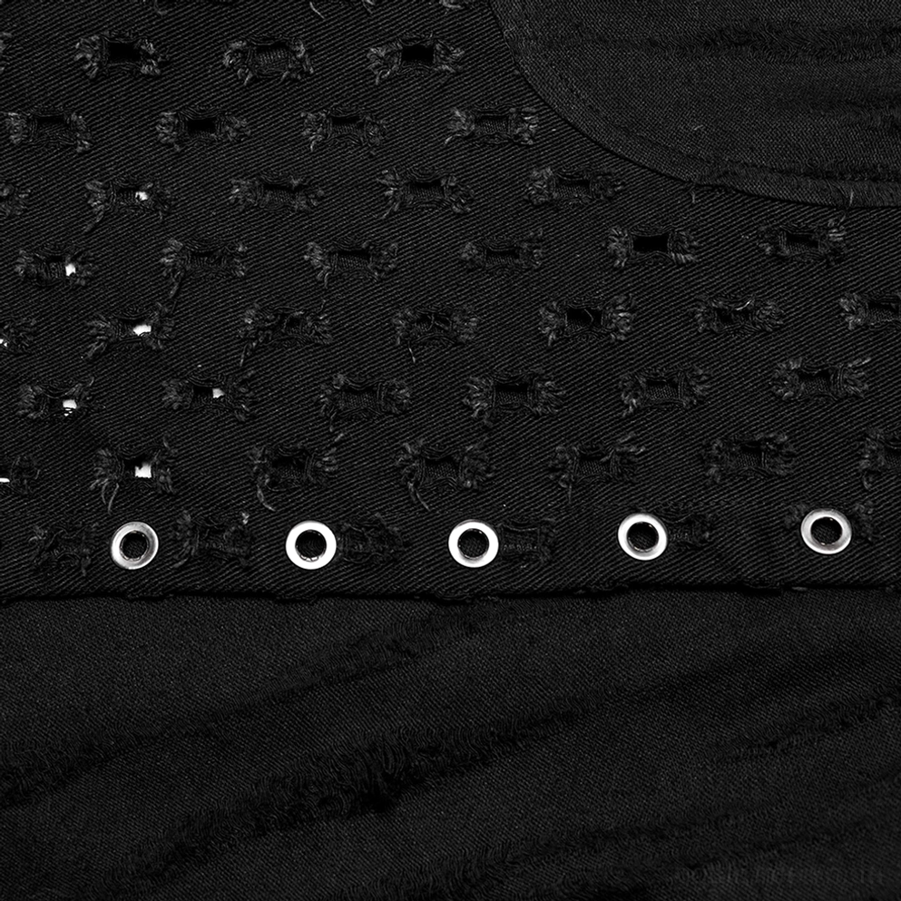 Makro nahaufnahme schwarzer distressed gestrickter stoff mit metallösen perforiertes loch muster textur gothic punk herrenrock
