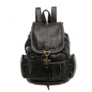 Schwarzer Vintage-Rucksack aus PU-Leder mit charakteristischer Distressed-Leder-Textur, weißem Kontrastnähten und antiker Bronze-Hardware, Front-Flachansicht auf weißem Hintergrund – Perfekt für Gothic Dark Academia Styling