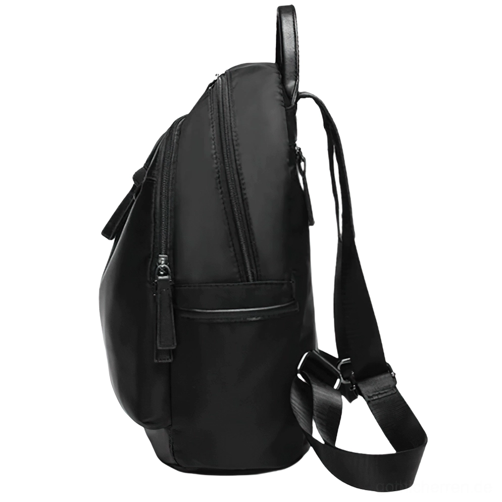 Schwarzer gothic Rucksack Seitenansicht verstellbare Schultergurt Reißverschluss Tasche Seitentasche