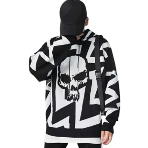 Schwarzer Gothic Totenschädel Kapuzenpullover Rückansicht - männliches Modell in dunkel Streetwear mit großer Schädel-Grafik