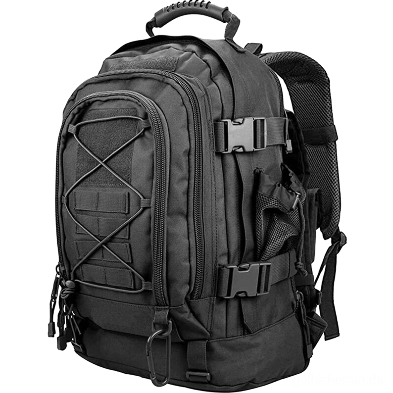 Schwarzer Gothic Tactical Rucksack 60L mit MOLLE-Webbing und vorderem Bungee-Cord-System in Vorderansicht - Frontale Dreiviertelansicht Darkwear Tactical Pack