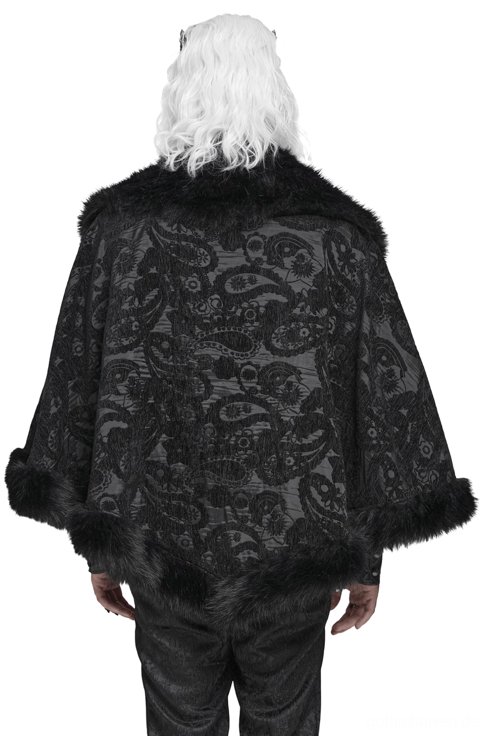 Rückansicht des schwarzen gotischen okkulten Umhangs mit Kunstfellsaum und dunklem Paisley-Jacquard-Webmuster