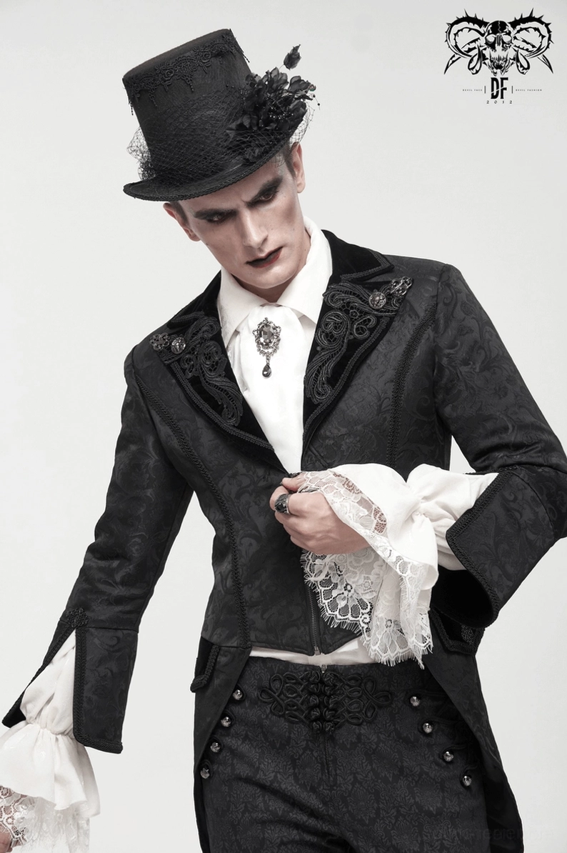 Schwarzer Samt-Gothic-Swallowtail-Frackmantel Seitenansicht auf männlichem Model, dramatische Schwanzspaltung und Silhouette demonstriert