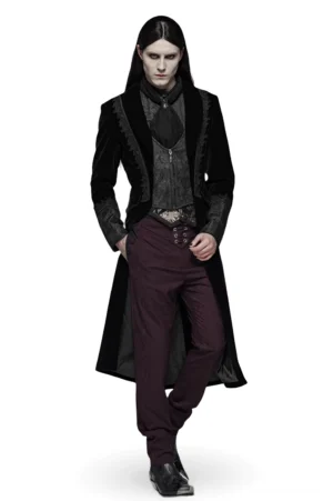 Schwarzer Samt-Gothic-Umhang mit integriertem Jacquard-Rosenmuster-Vest in Vorderansicht auf männlichem Model, das alternative Mode trägt