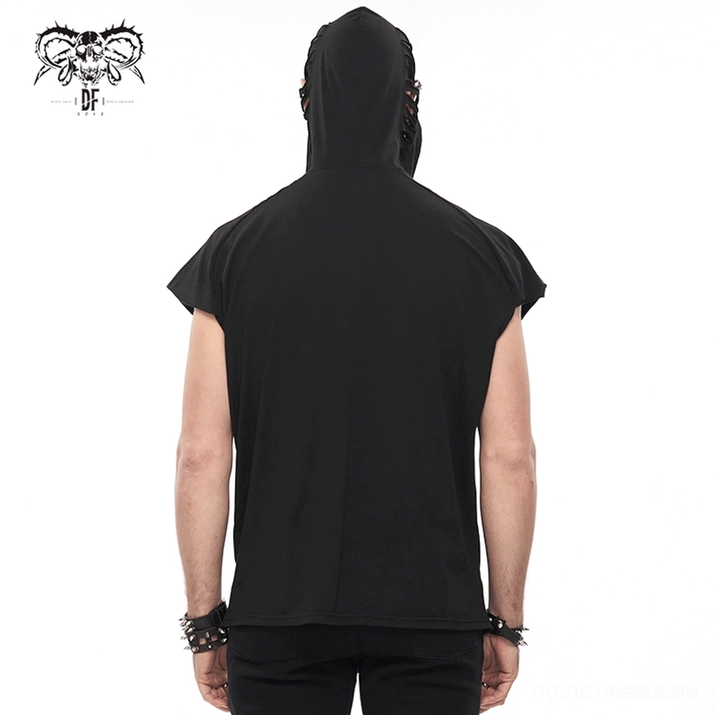Komplette Ansicht des schwarzen Schädel-bedruckten Gothic-Hoodies mit zerrissenen Designelementen und Rollkragen auf männlichem Modell