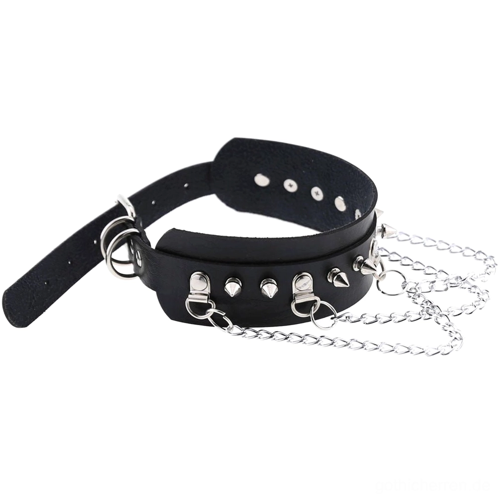 Schwarzer Spike Choker Seitenansicht, zeigt die dimensionale Schichtung von Zinklegierungs-Ketten und Spike-Konstruktion, verstellbares Halsband