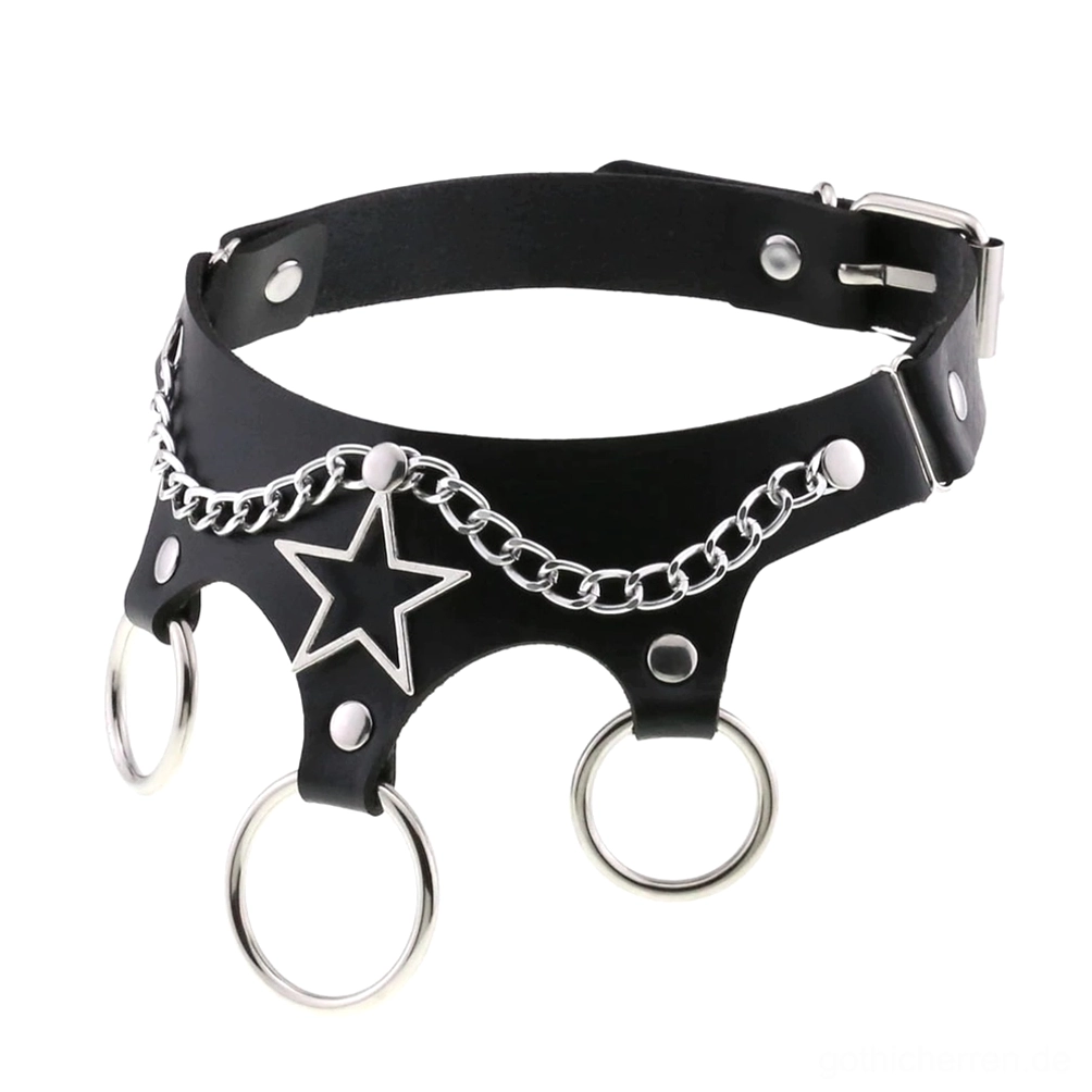 Schwarzer Leder-Stern-Choker mit dekorativer Kettenverzierung schräge Seitenansicht gotisches Design Detail
