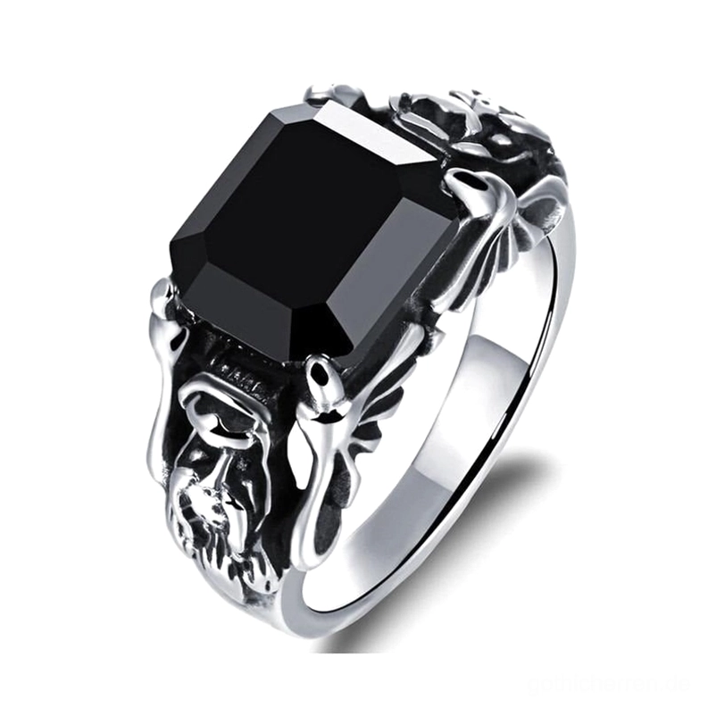 Schwarzer Zirkon Gothic Totenkopf Ring mit 316L Edelstahl Band und Spannungsfassung, Vorderansicht zeigt geschnitzte Totenkopf Motive und quadratischen schwarzen Edelstein
