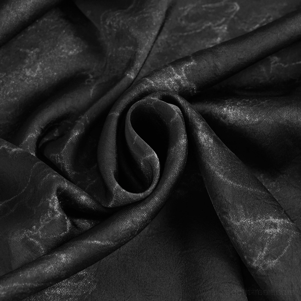 Vollständige Torso-Ansicht mit asymmetrischer PU-Harness Platzierung auf marmoriert schwarzem Gothic Hemd