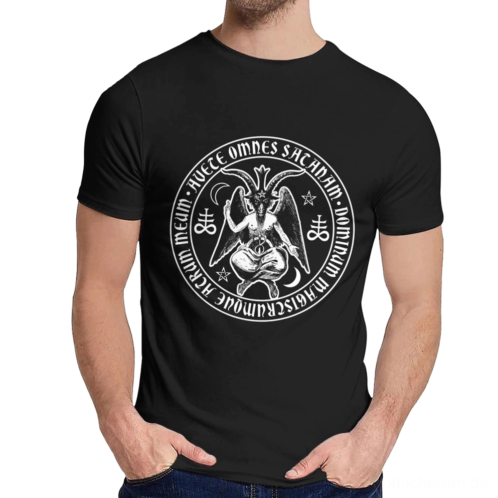 Schwarzes Baphomet Siegel Gothic Herren T-Shirt mit weißem zirkulärem Dämon-Druck auf der Brust, komplette Vorderansicht im Studio
