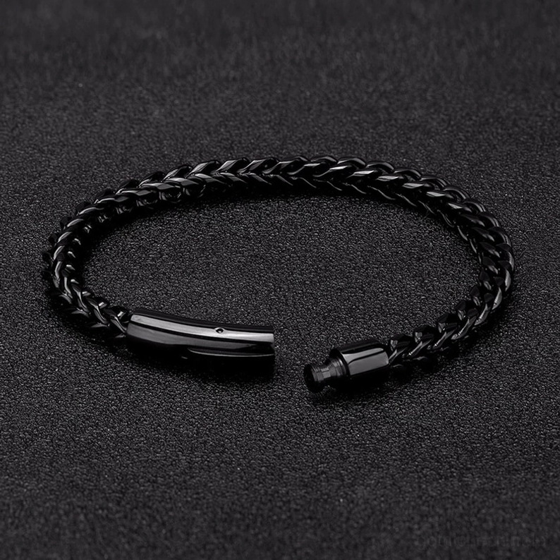 Schwarzes Edelstahl Gothic verflichtetes Chain Armband – Flachansicht mit glattem Push-Lock-Verschluss, industrielle Gothic-Ästhetik