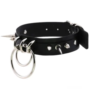 Schwarzes PU-Leder Gothic-Halsband mit Metallspitzen und dualen O-Ringen – verstellbares Industrial-Choker-Design von links-schräg