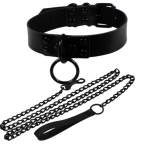 Schwarzes unisex PU-Leder Gothic Halsband mit metallischem O-Ring-Pendant und verstellbarem Metallverschluss - Draufsicht Flachlege Studio-Ansicht