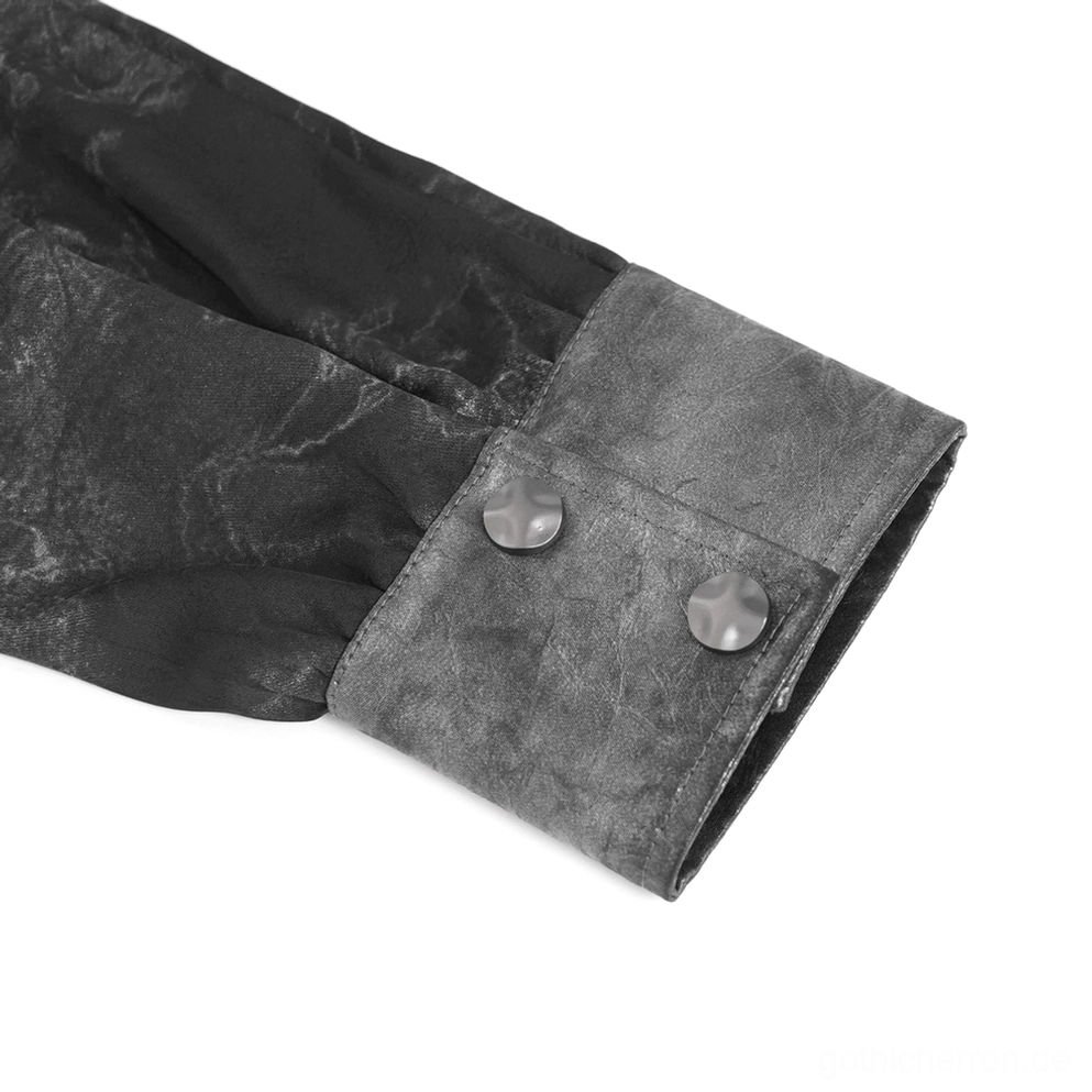 Knopf- und Manschettendetail des schwarzen Gothic Harness Hemds mit langen Ärmeln