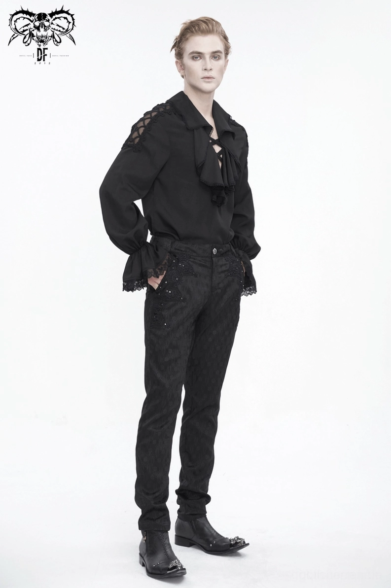 Schwarzes gotisches Hemd kompletter Outfit-Look mit alternativer Fashion und Gothic-Subkultur-Styling-Suggestion