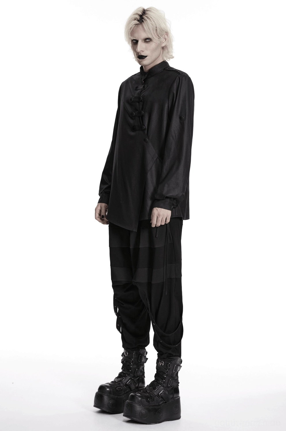 Schwarzes Gothic Hemd Konstruktions-Flachlage mit Placket-Details und Hardware-Riemen-Platzierung in hochwertigem Polyamid-Material