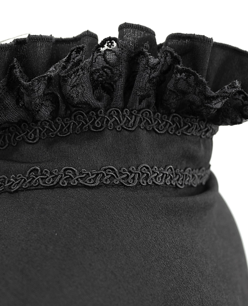 Schwarzes Gothic Hemd Kragen Rüschenkante Detail Nahaufnahme Seitenansicht mit Spitze und Webkante