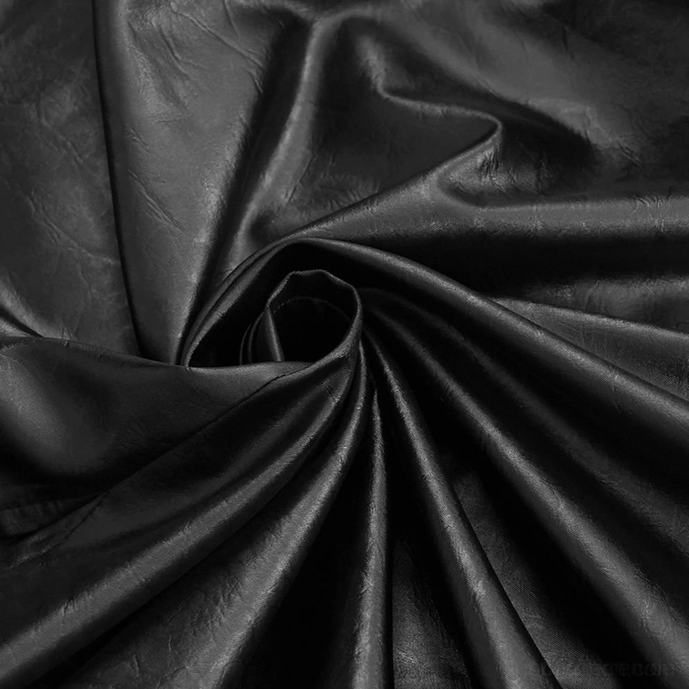 Schwarzes Gothic-Hemd für Herren mit langen spitzen Ärmeln und Kettenelementen in modelliertem Styling-Look