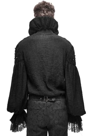 Rückansicht des schwarzen Gothic Herrenhemdes mit Laternensemel und Rüschungen an den Schulternähten, tailierte Rückensilhouette mit strukturierten Ärmelkanten