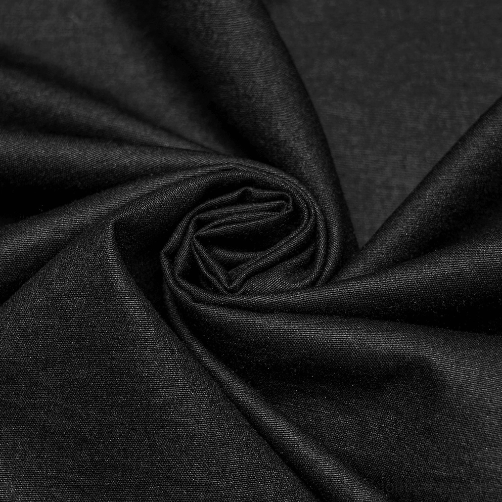 Schwarzes Gothic Hemd mit Plisseekragen - Zusatzwinkel zeigt dekorative Design-Elemente und Gesamtsilhouette des Kleidungsstücks