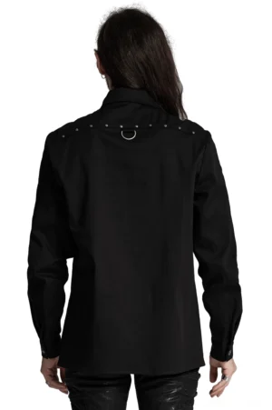 Schwarzes Gothic Twill Hemd Rückansicht mit Rücken-Schulter-Nieten-Akzenten und zentralem D-Ring-Detail auf männlichem Model